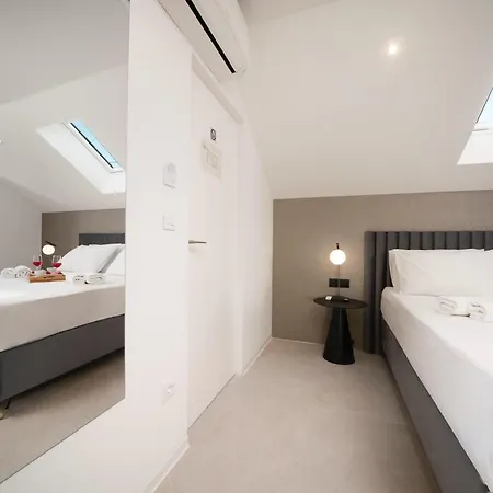 Patricia & Gemini Luxury