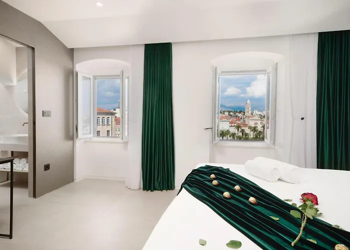 Patricia & Gemini Luxury *