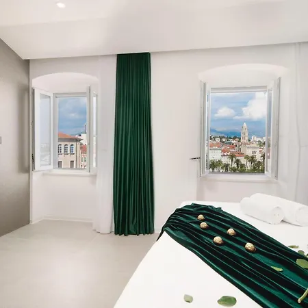 Patricia & Gemini Luxury *